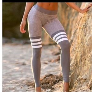 Bombshell sportswear sock legging